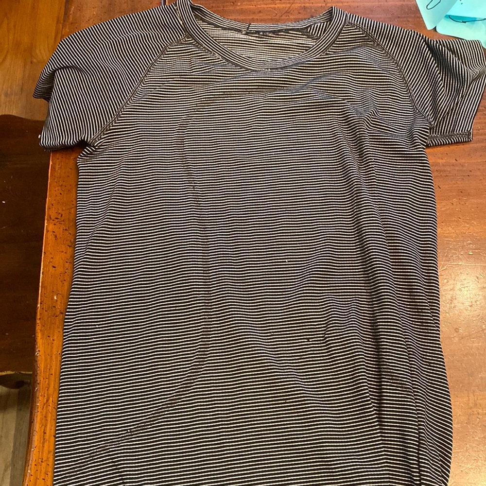lululemon swiftly tee size 6